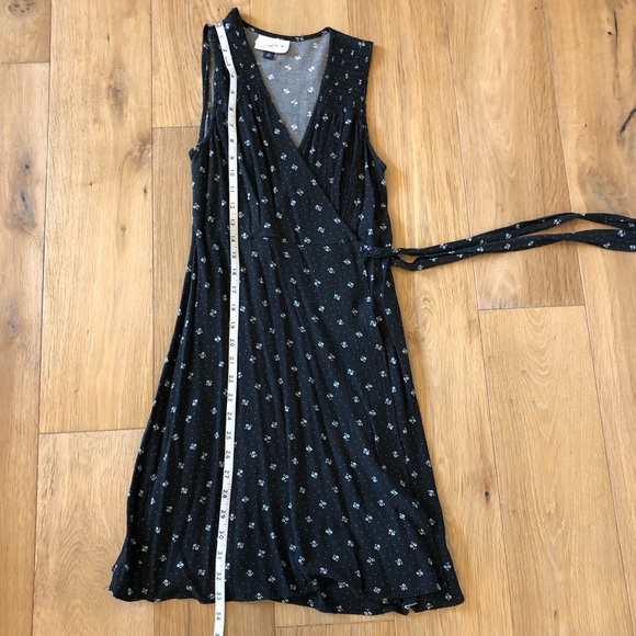 Universal Thread Black Sleeveless Wrap Dress with Small Grey Dots & Flowers - XS - Picture 4 of 12